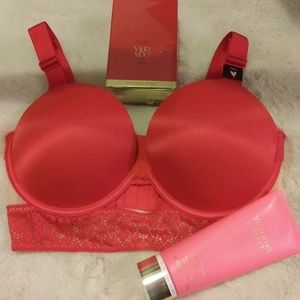 VERY SEXY PADDED BRA - SIZE 34DD...NWT!